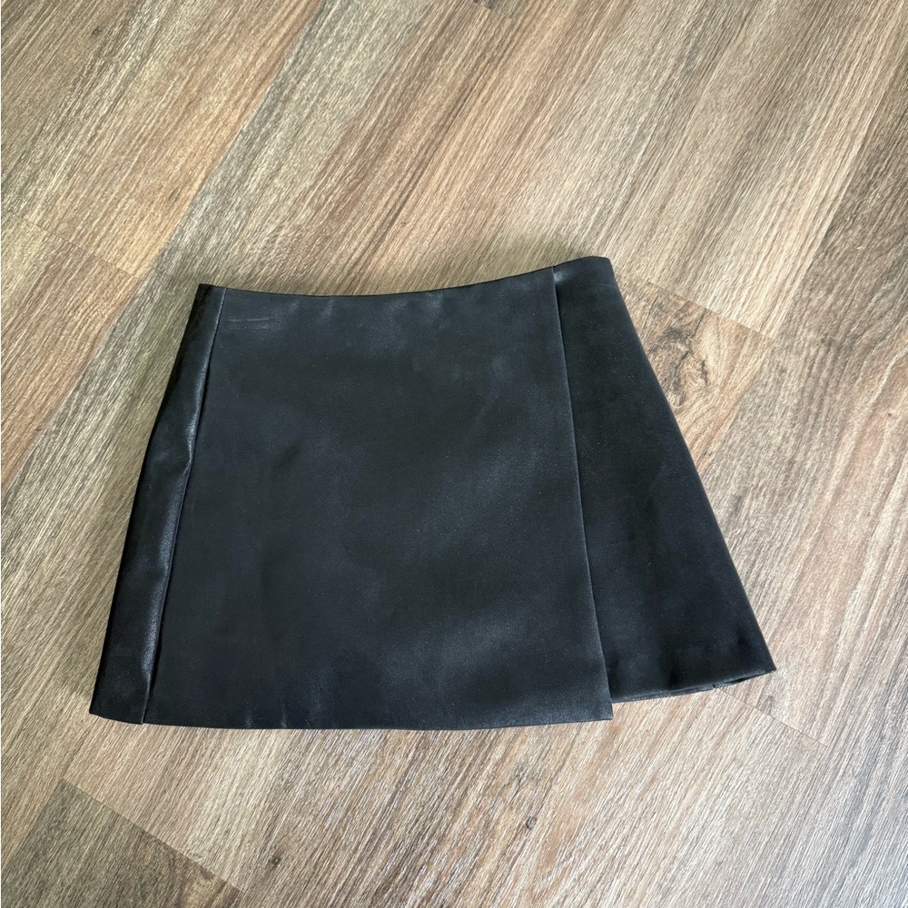 Girls Nordstrom Black Wrap Skirt - coated with shorts - Medium Girls Size 8/10